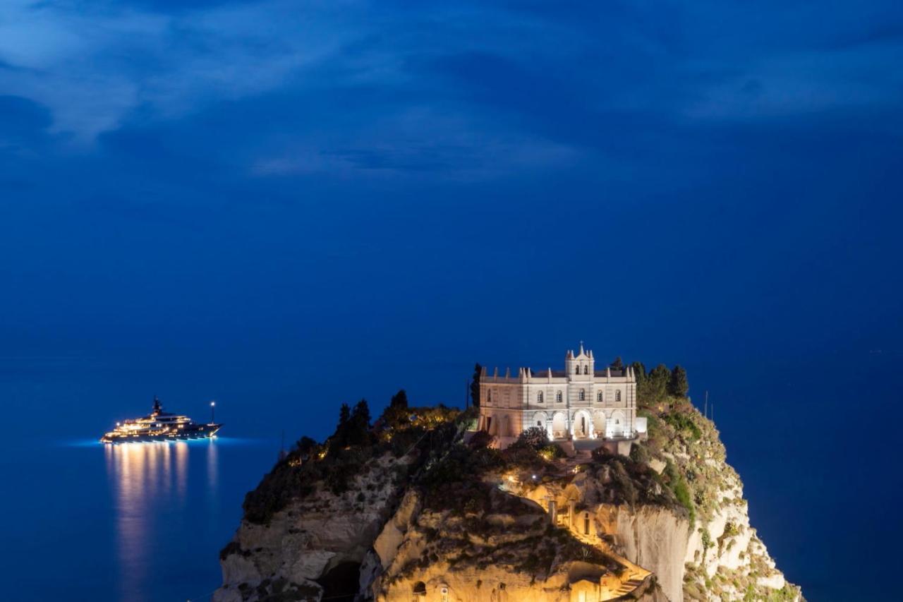 All'Angolo Della Torre โตรเปอา ภายนอก รูปภาพ