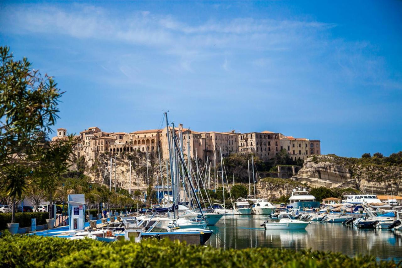 All'Angolo Della Torre โตรเปอา ภายนอก รูปภาพ